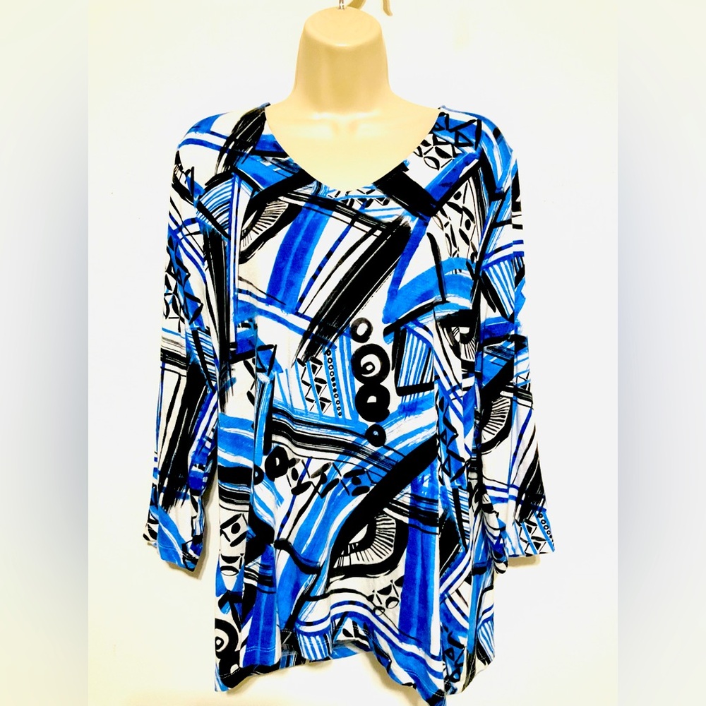 Chico’s easy wear size 2 tunic top white blue geometric abstract print.